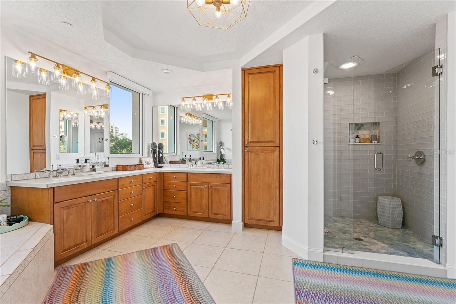 Image 46 of 74 For 555 5th Avenue Ne 414