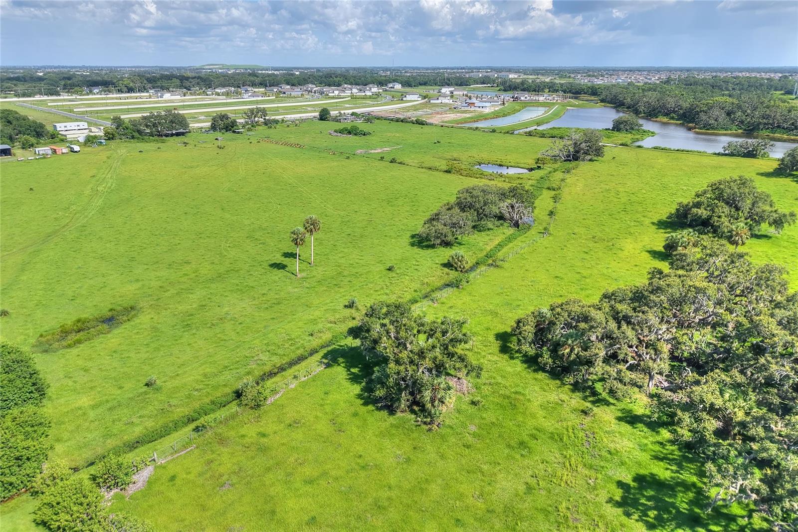 Listing photo id 8 for 6838 Mary Lou Drive