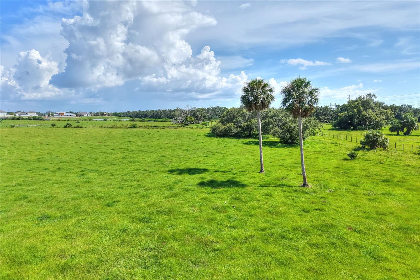 Listing photo id 9 for 6838 Mary Lou Drive