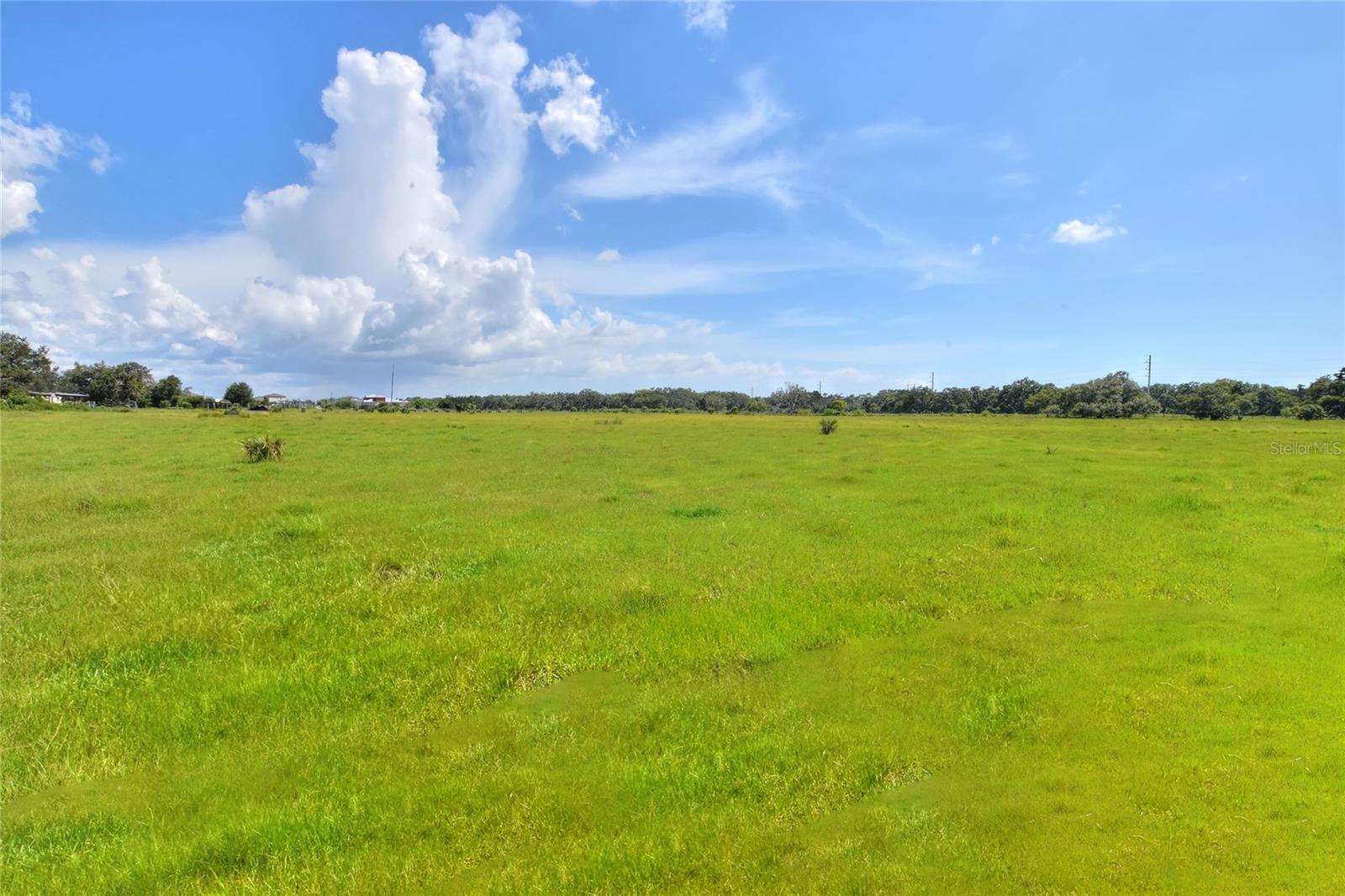 Listing photo id 10 for 6838 Mary Lou Drive