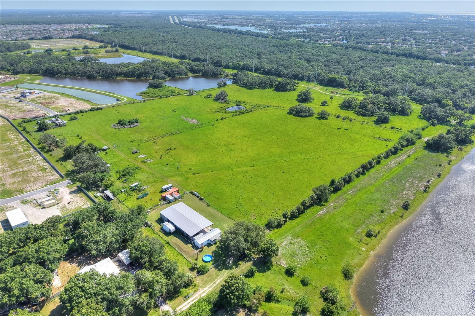 Listing photo id 24 for 6838 Mary Lou Drive