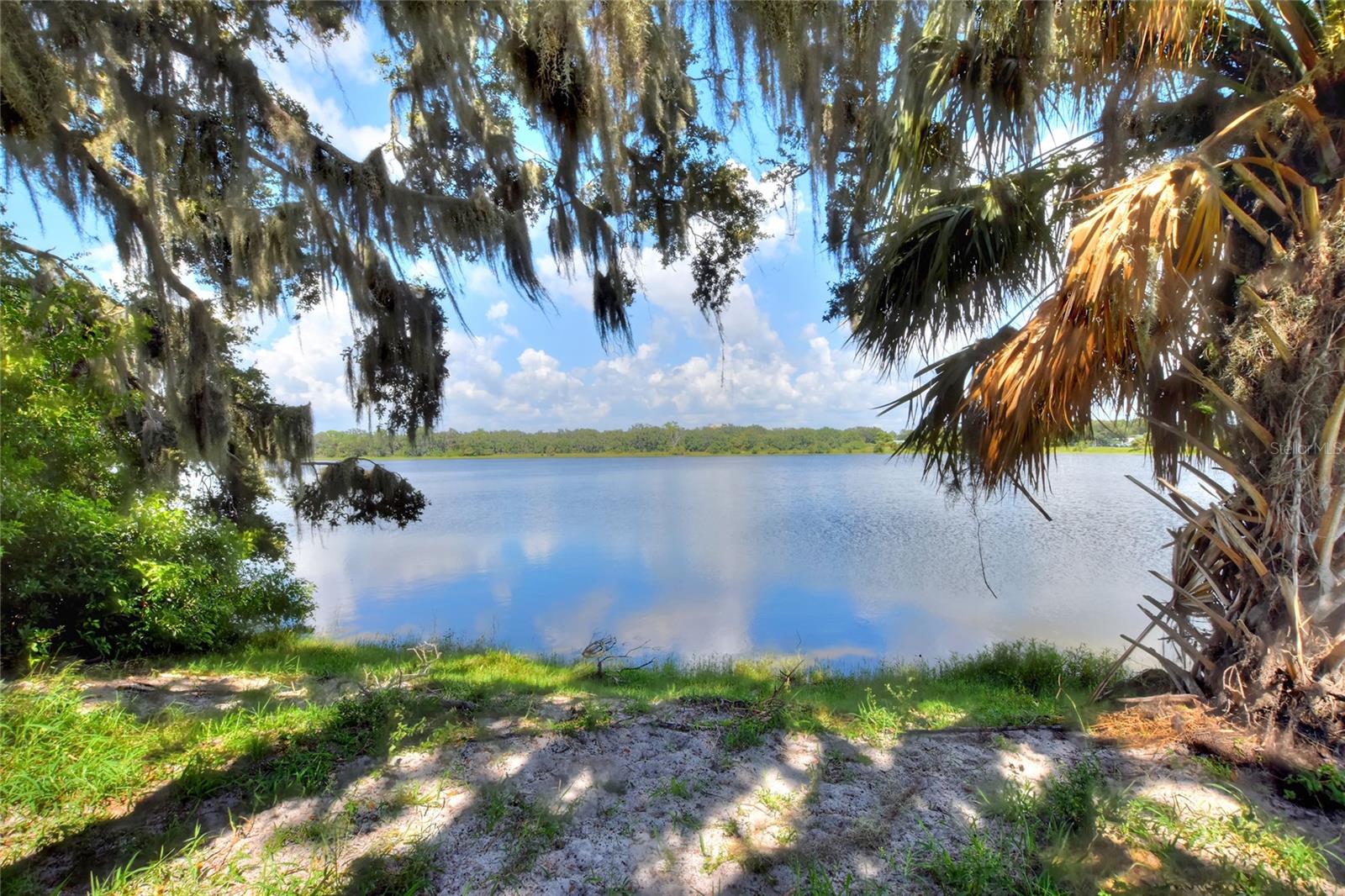 Listing photo id 4 for 6838 Mary Lou Drive