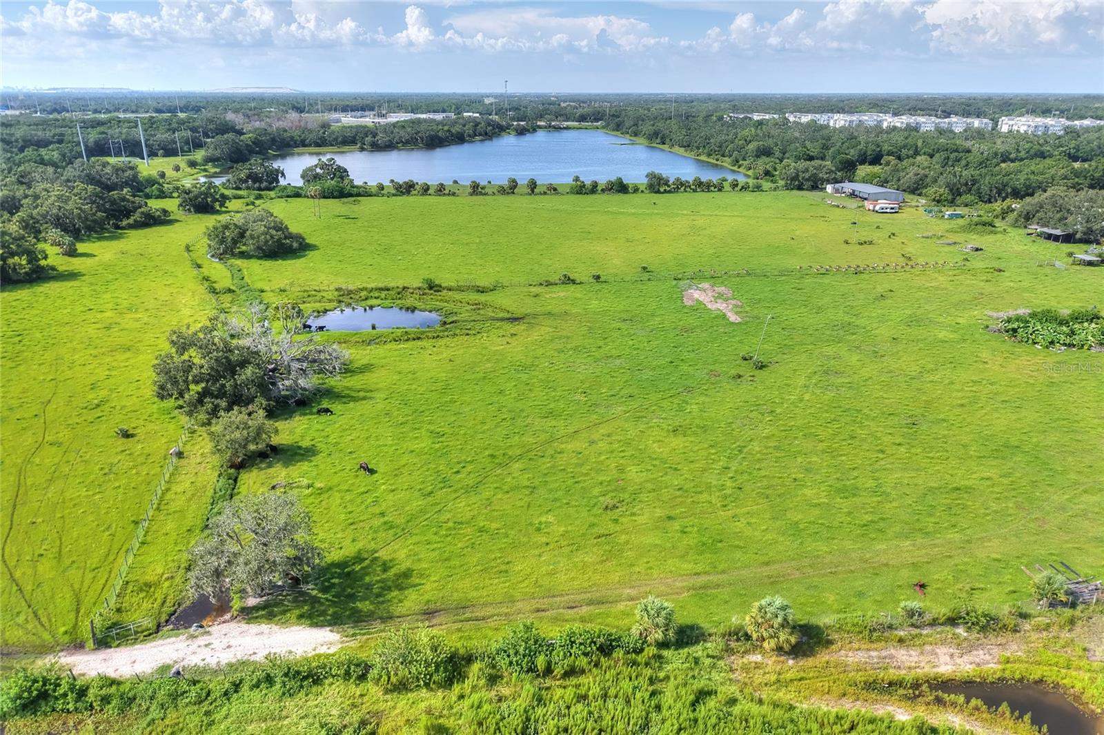 Listing photo id 5 for 6838 Mary Lou Drive