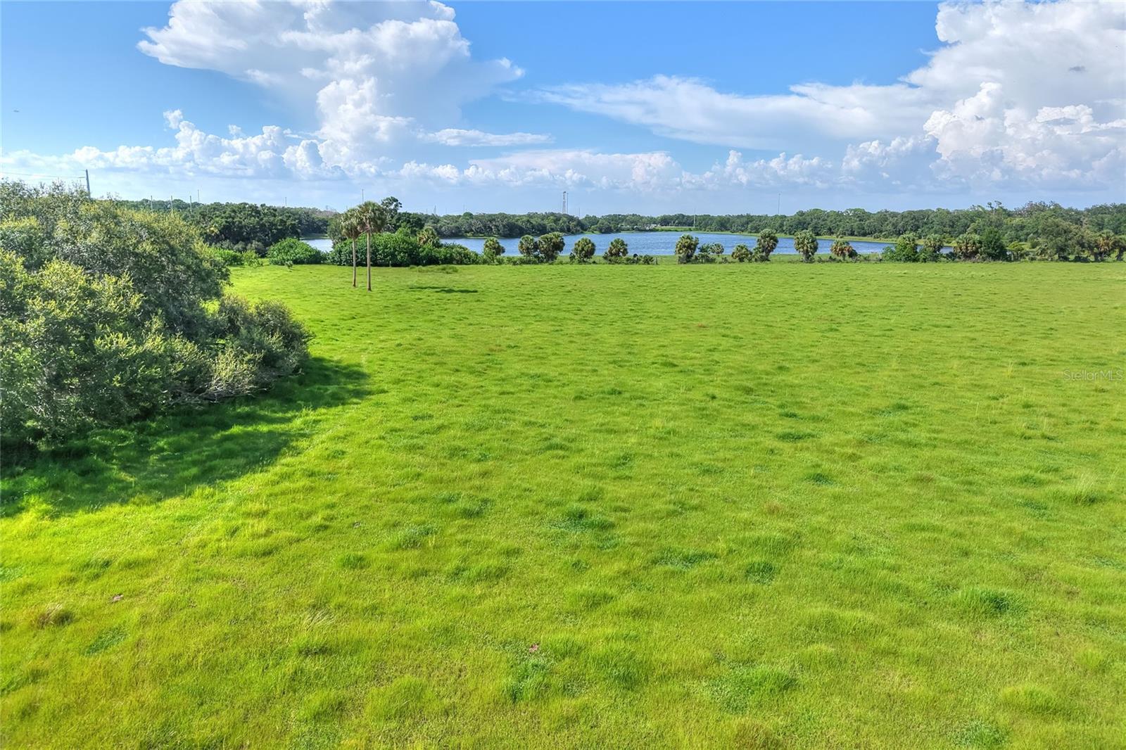 Listing photo id 6 for 6838 Mary Lou Drive