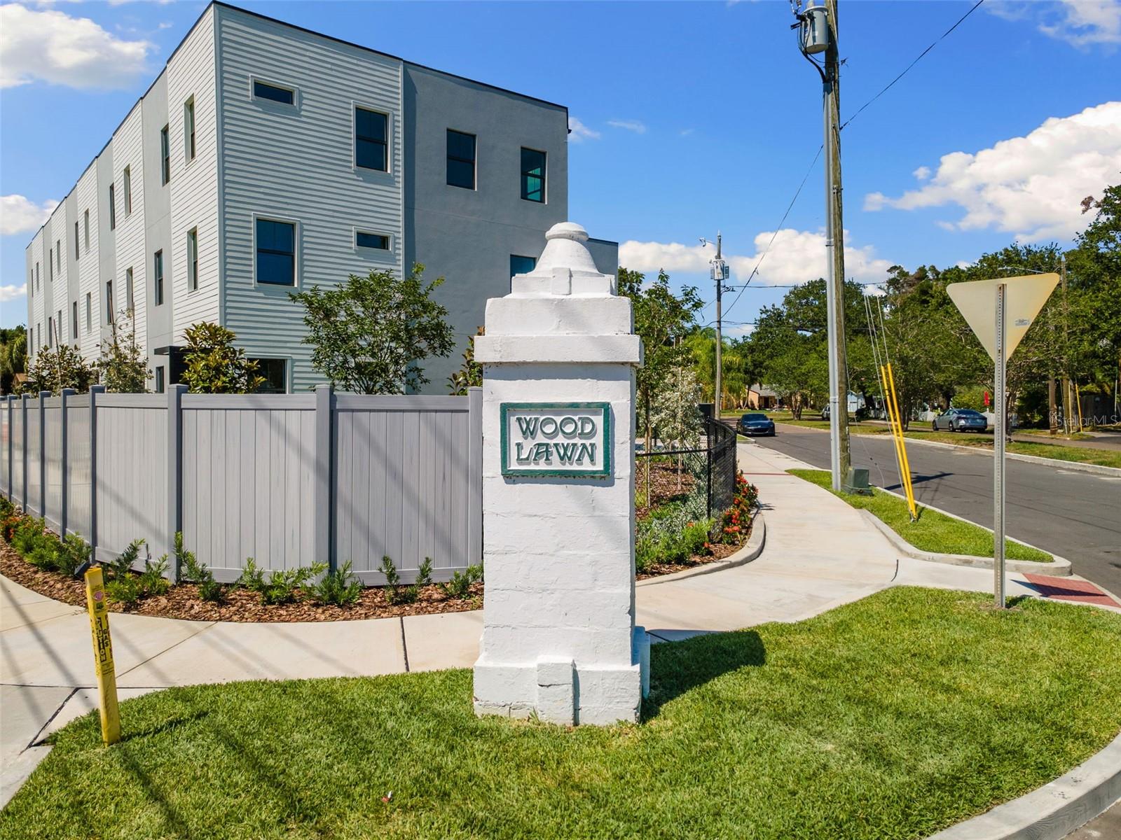 Image 19 of 55 For 2209 16th Street N