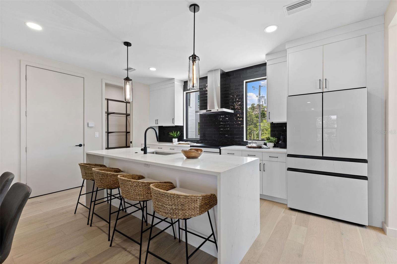 Image 4 of 55 For 2209 16th Street N