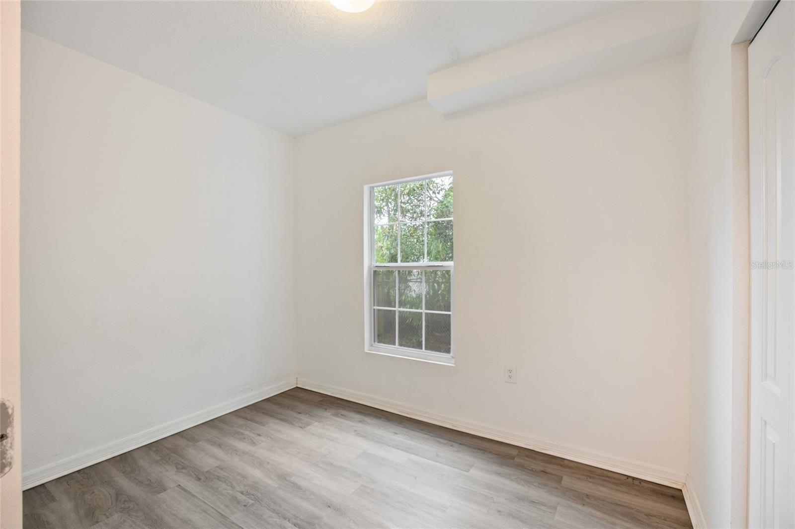 Image 11 of 31 For 105 Columbus Drive