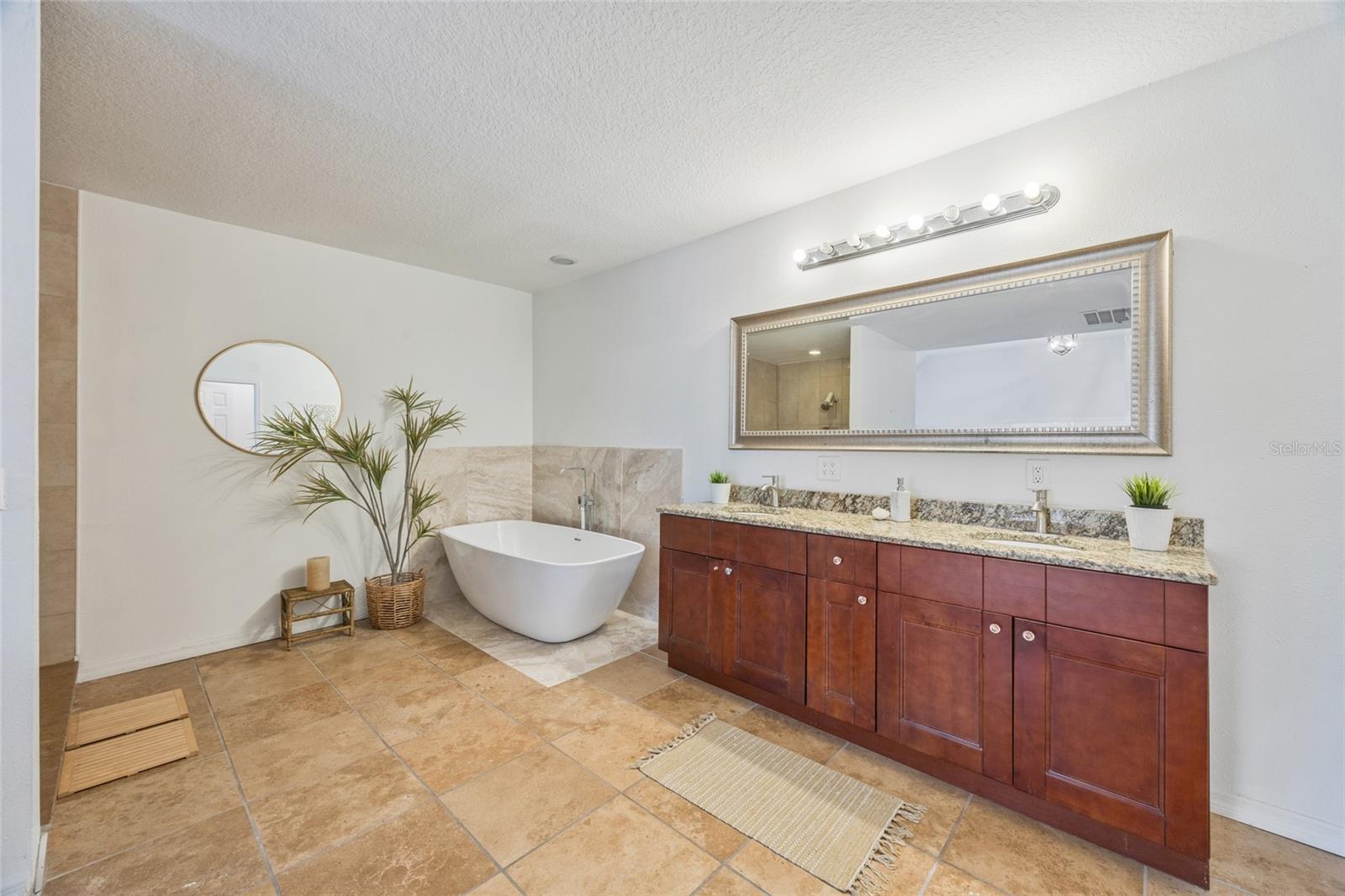 Image 18 of 31 For 105 Columbus Drive