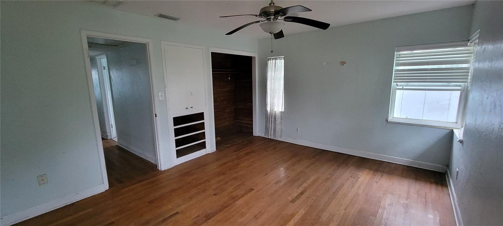 Image 10 of 39 For 16212 1st Street E