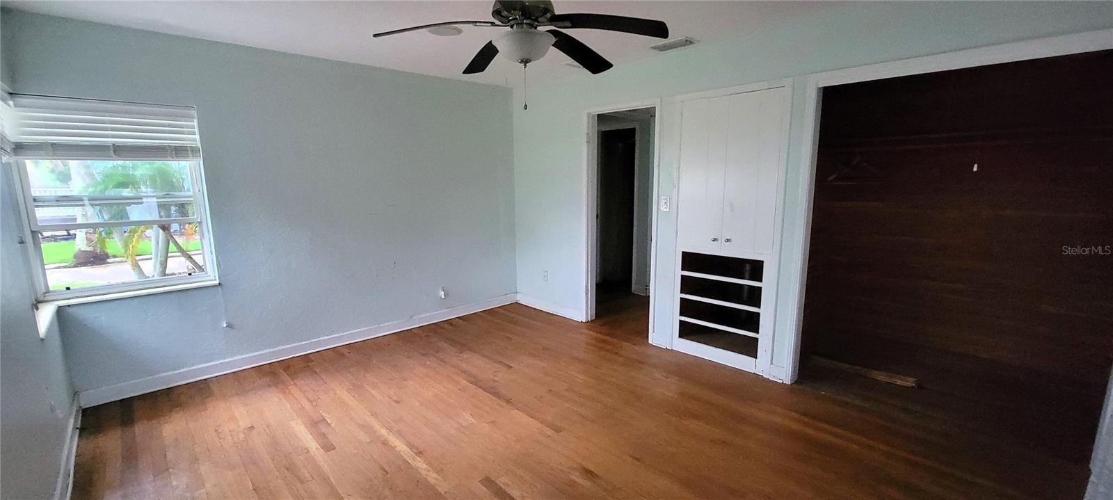 Image 11 of 39 For 16212 1st Street E
