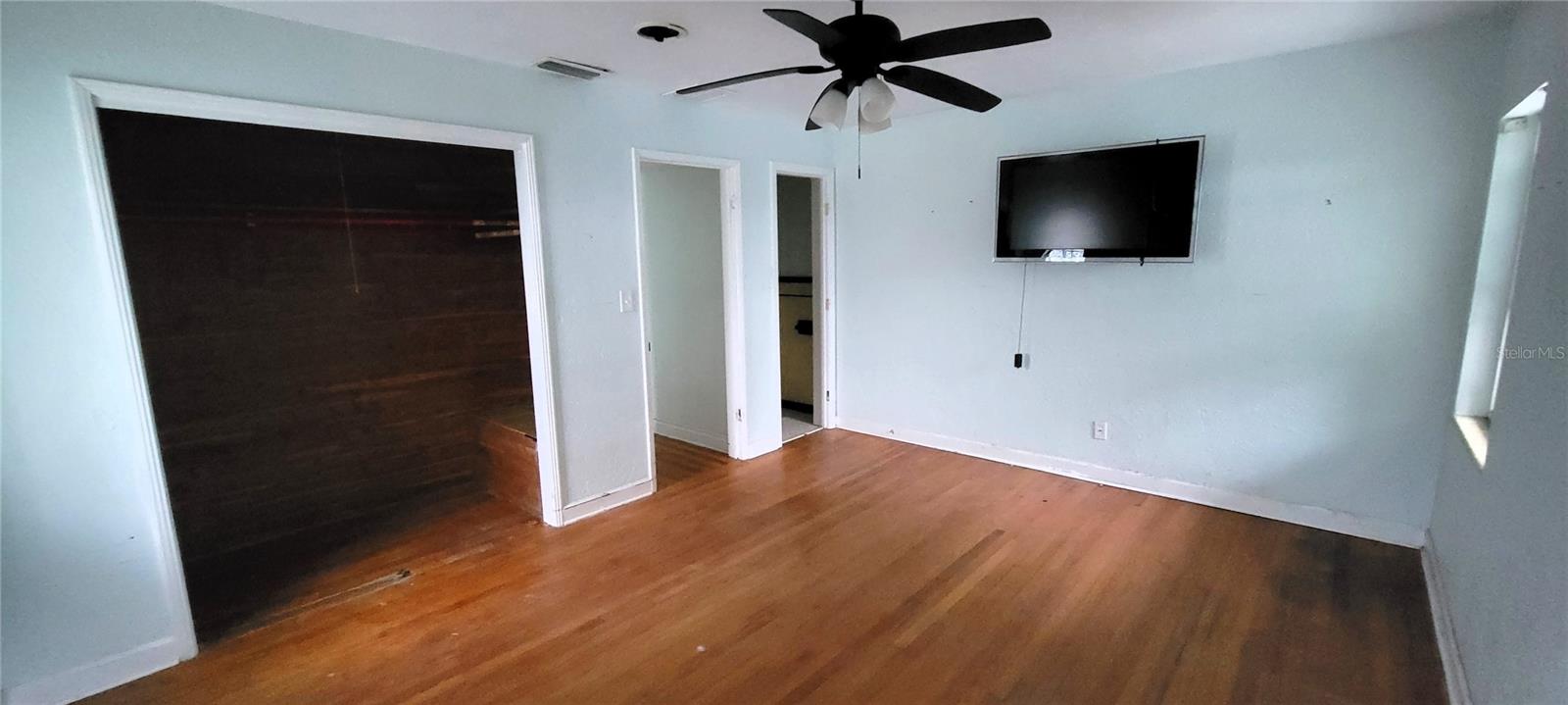 Image 15 of 39 For 16212 1st Street E