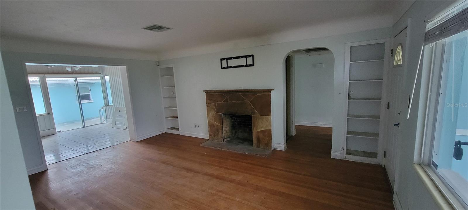 Image 4 of 39 For 16212 1st Street E