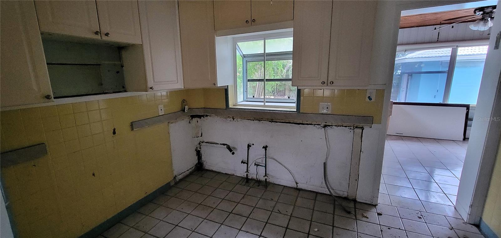 Image 7 of 39 For 16212 1st Street E