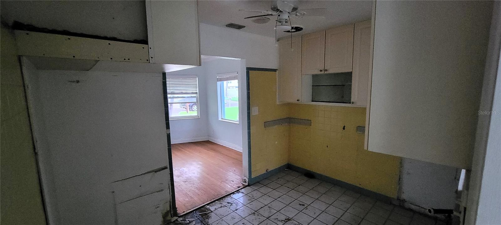 Image 8 of 39 For 16212 1st Street E