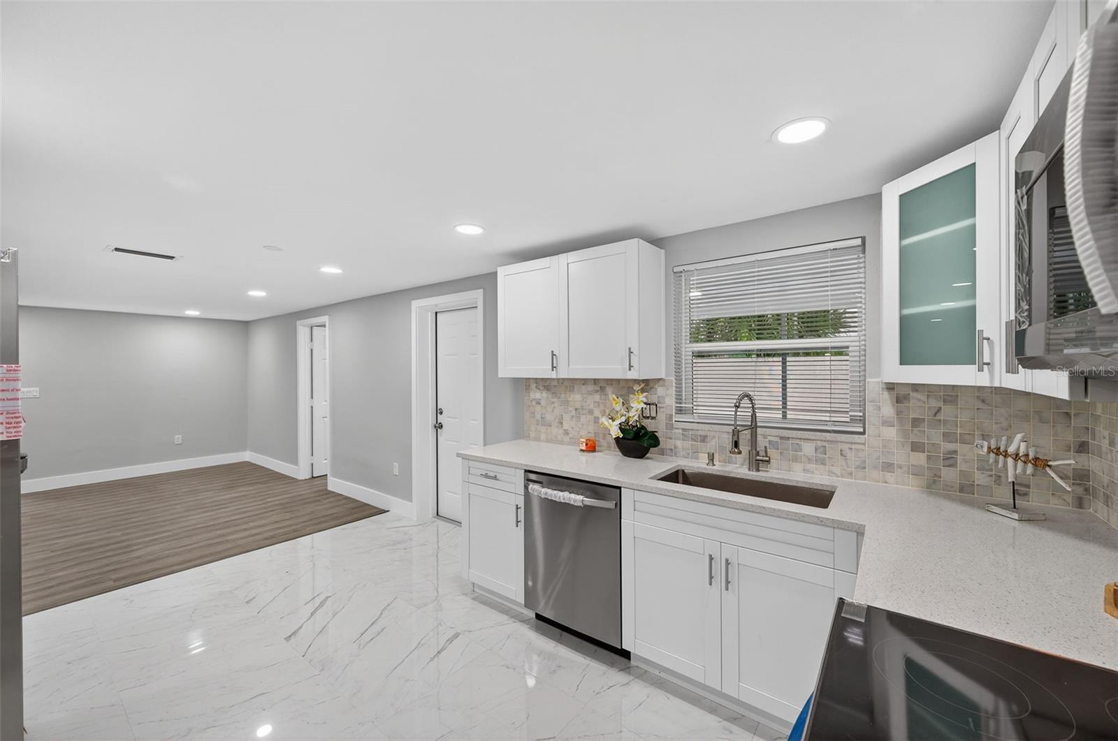 Listing photo id 11 for 5949 1st Avenue