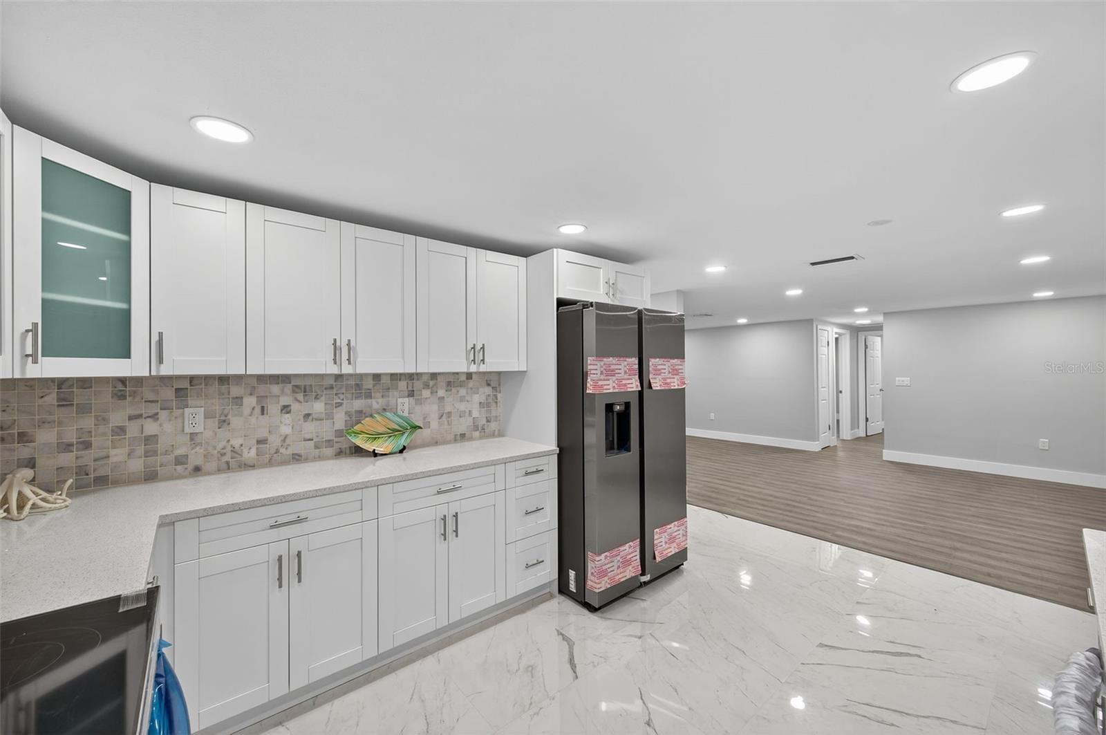Listing photo id 13 for 5949 1st Avenue