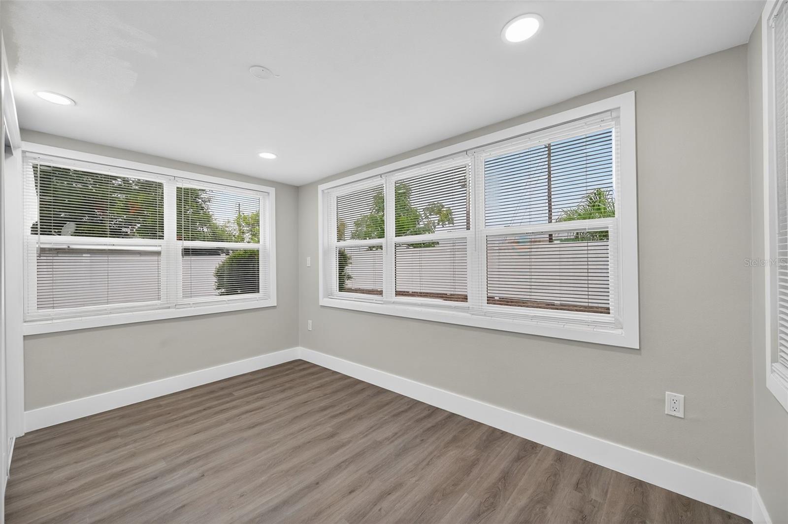 Listing photo id 16 for 5949 1st Avenue