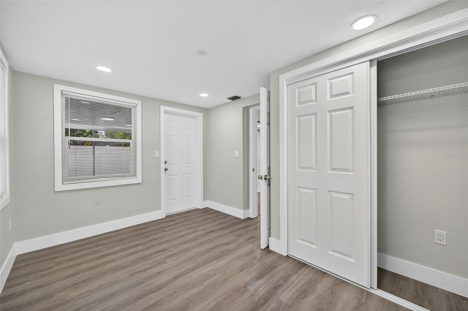 Listing photo id 18 for 5949 1st Avenue