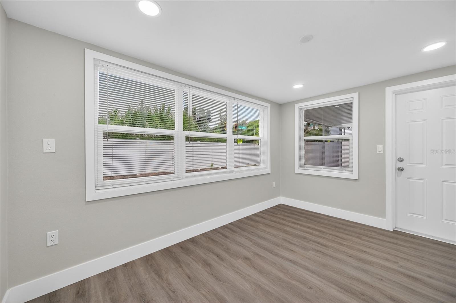 Listing photo id 19 for 5949 1st Avenue