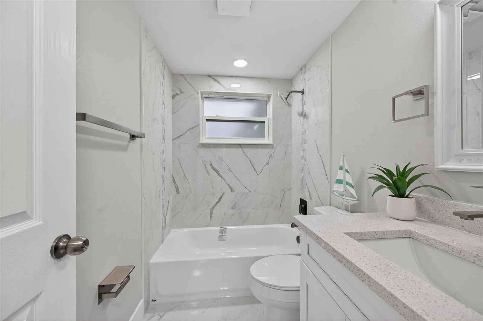 Listing photo id 21 for 5949 1st Avenue