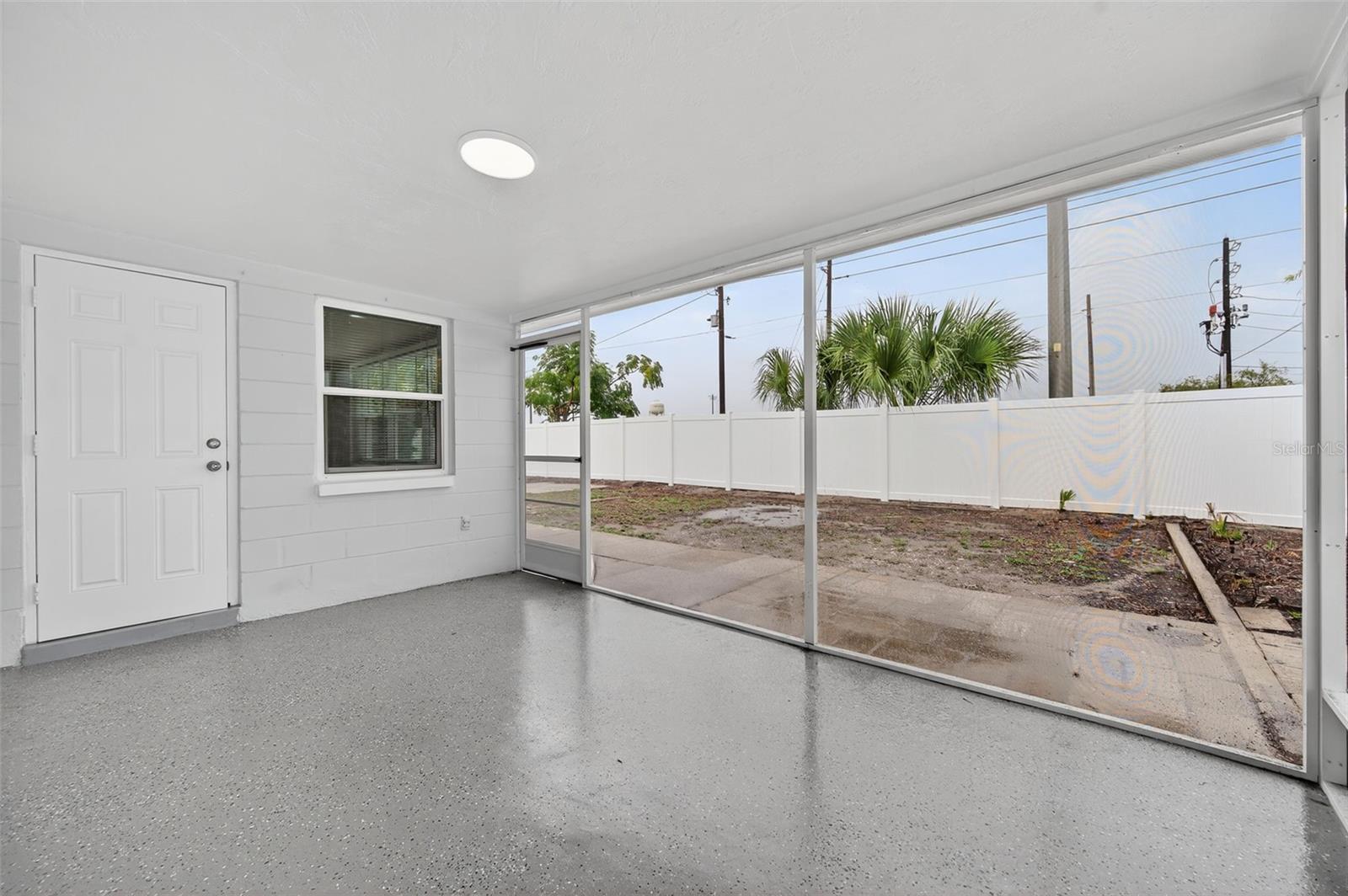 Listing photo id 29 for 5949 1st Avenue