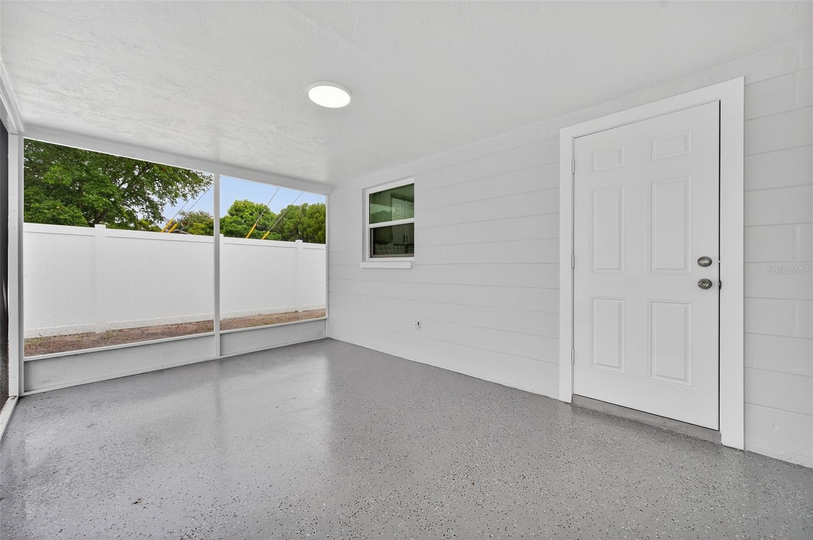 Listing photo id 31 for 5949 1st Avenue