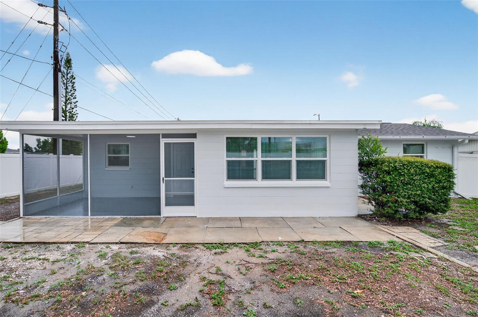 Listing photo id 32 for 5949 1st Avenue