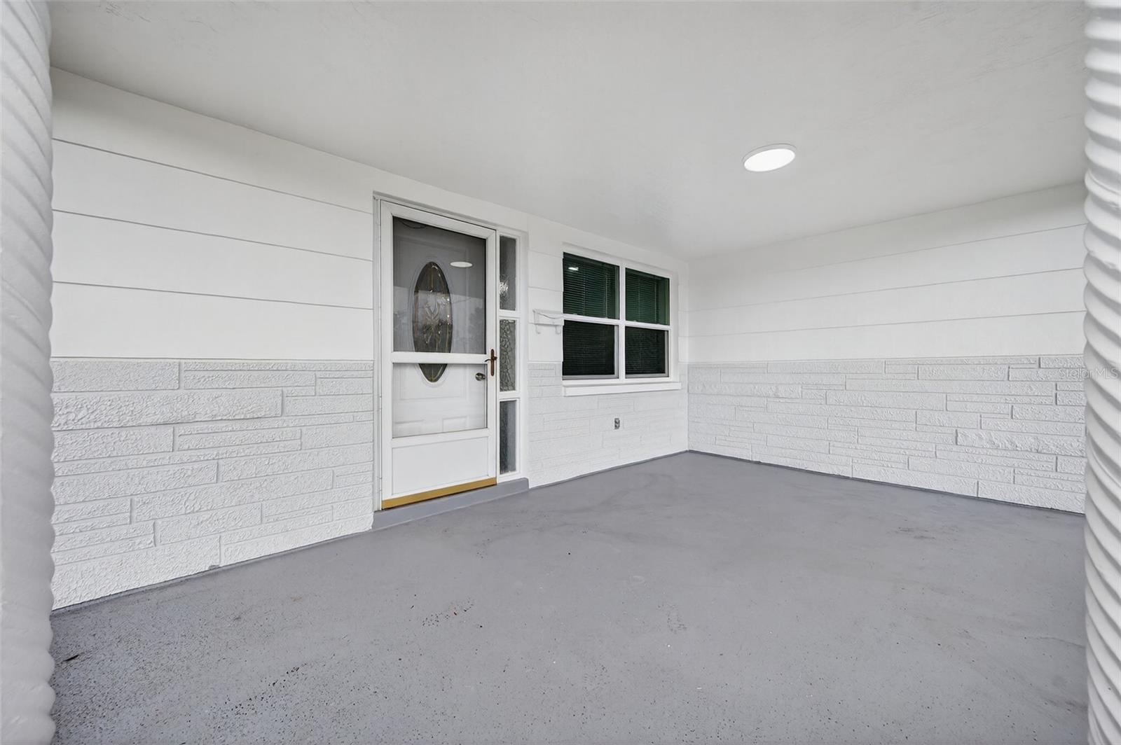 Listing photo id 2 for 5949 1st Avenue