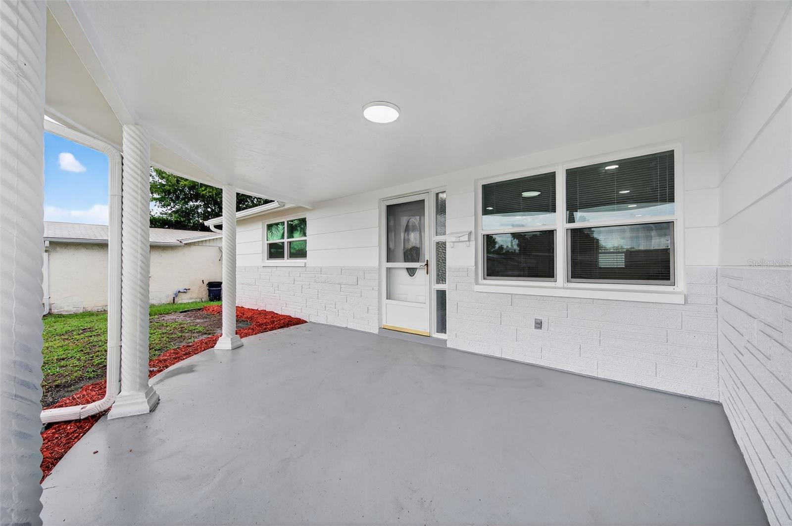 Listing photo id 3 for 5949 1st Avenue
