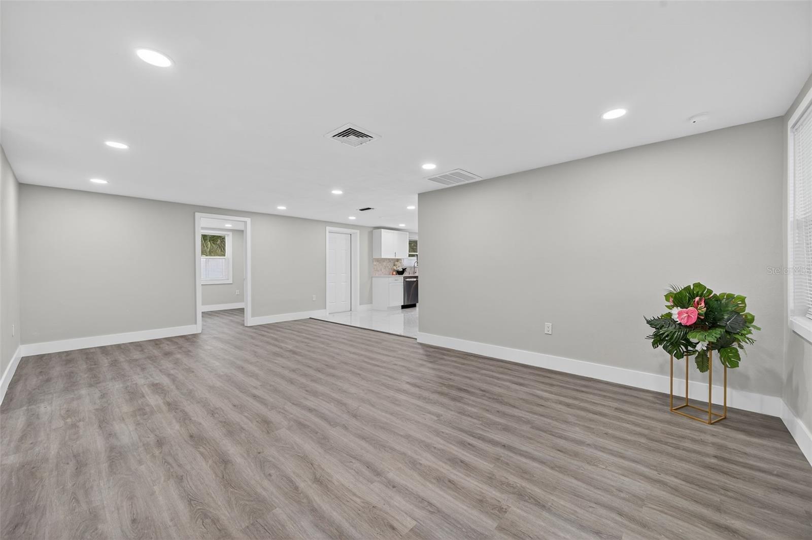 Listing photo id 4 for 5949 1st Avenue