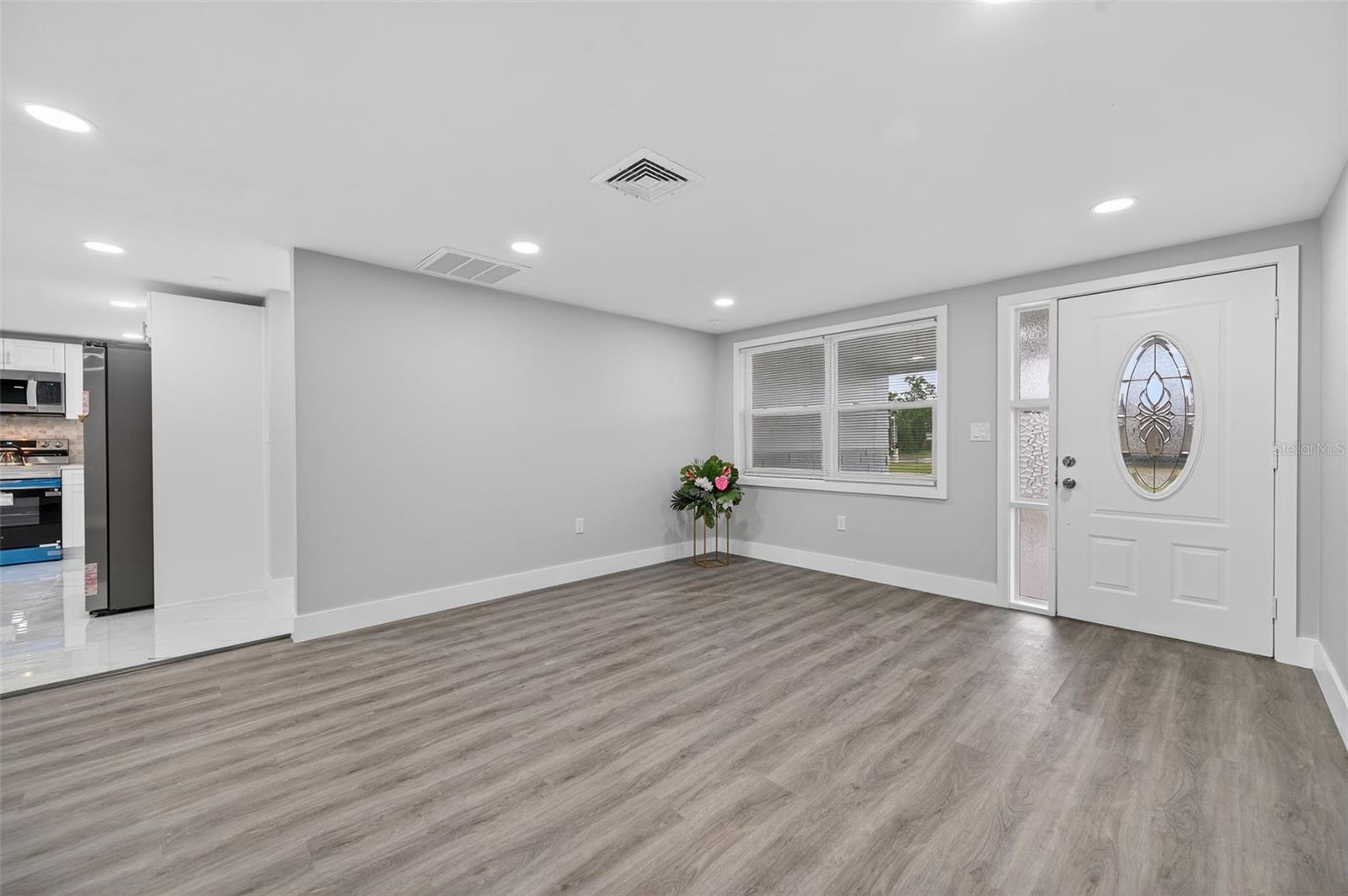 Listing photo id 5 for 5949 1st Avenue