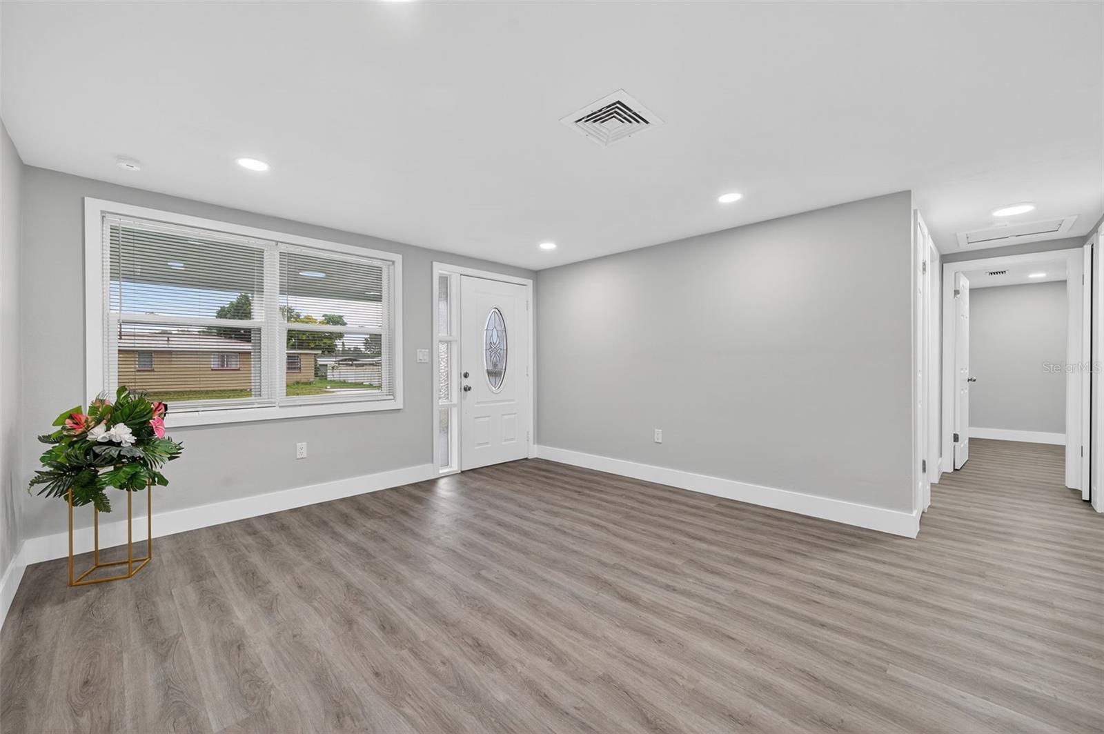 Listing photo id 6 for 5949 1st Avenue