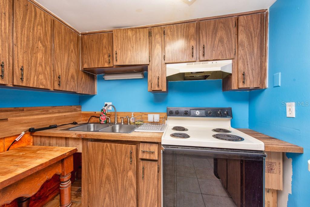 Image 13 of 39 For 8602 Champlain Court 93