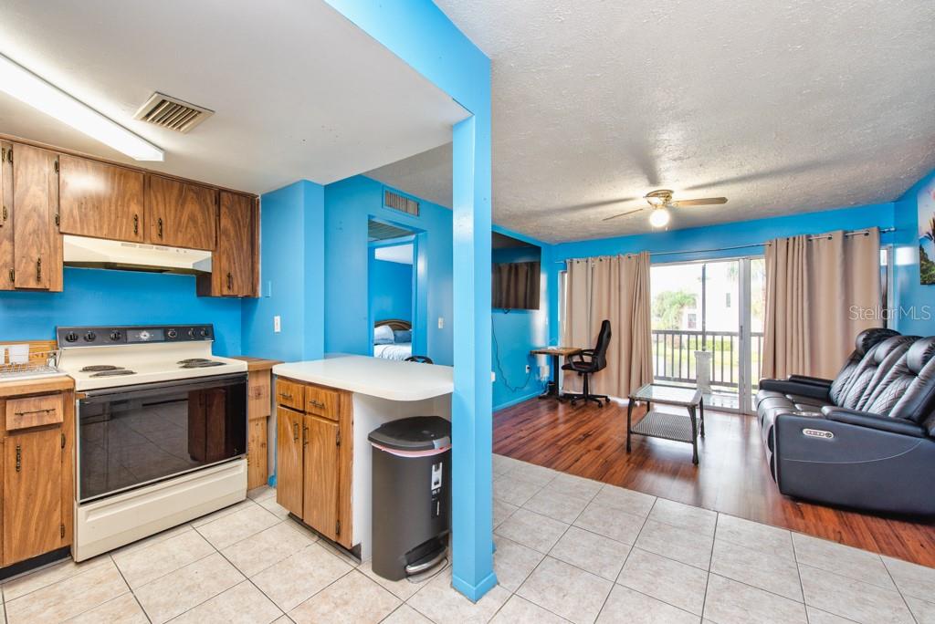 Image 14 of 39 For 8602 Champlain Court 93
