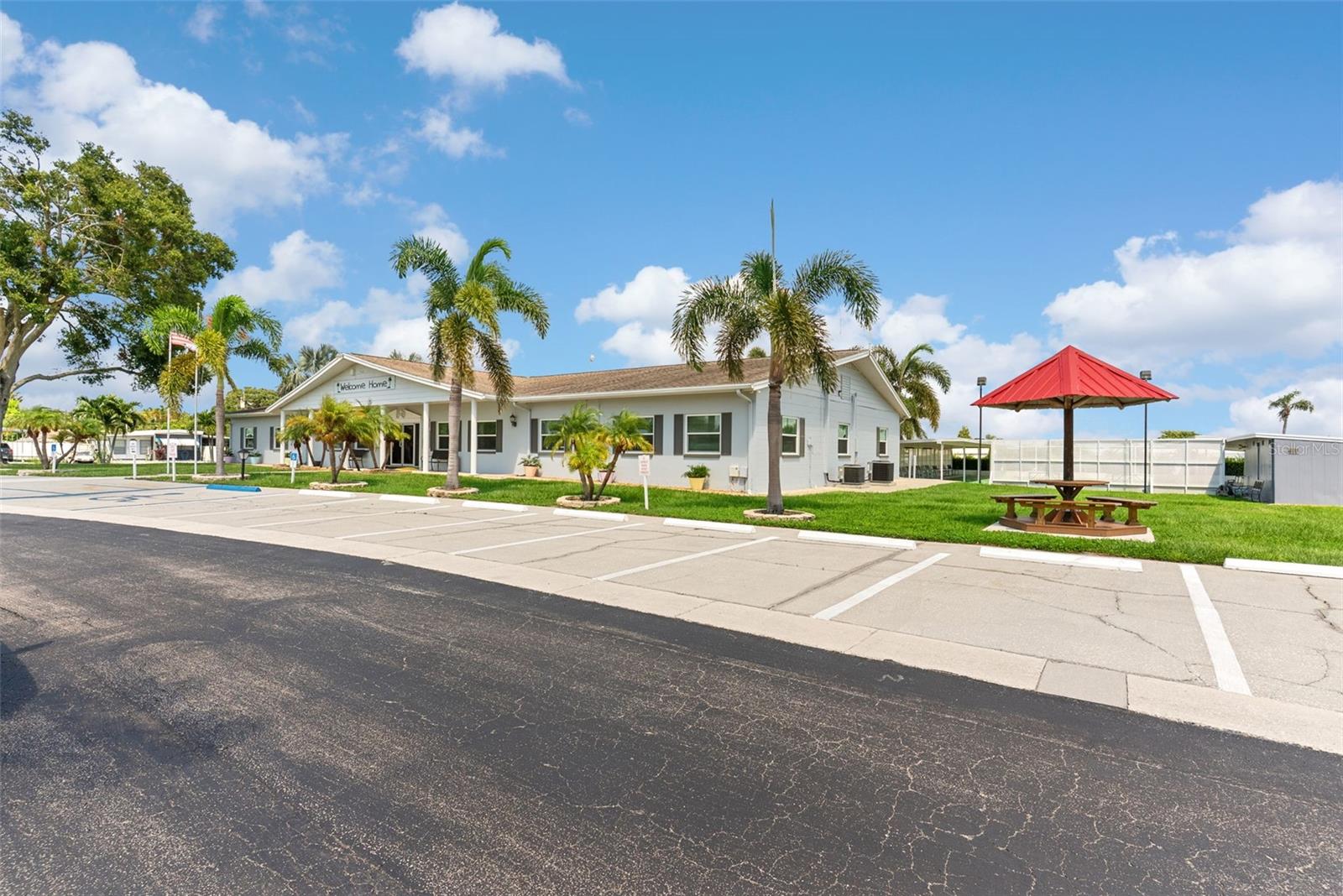 Image 25 of 35 For 12651 Seminole Boulevard 36
