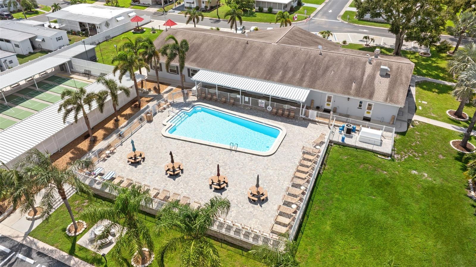 Image 30 of 35 For 12651 Seminole Boulevard 36