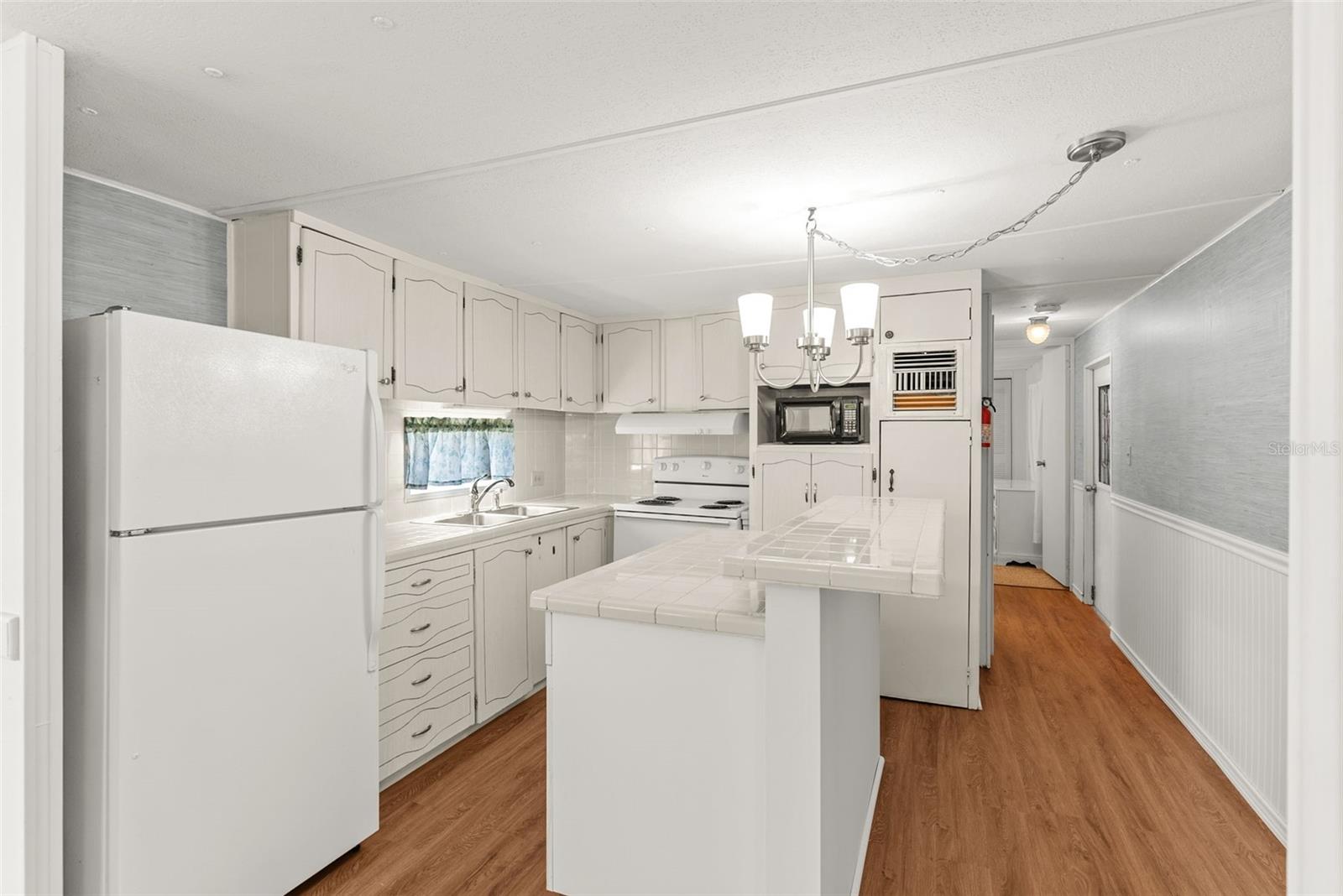 Image 6 of 35 For 12651 Seminole Boulevard 36