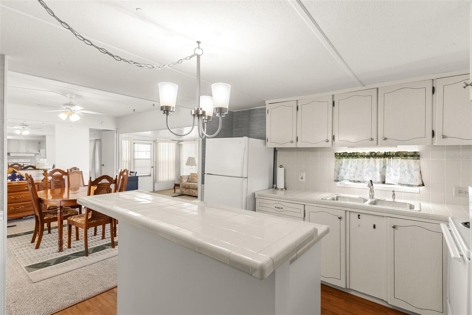 Image 7 of 35 For 12651 Seminole Boulevard 36
