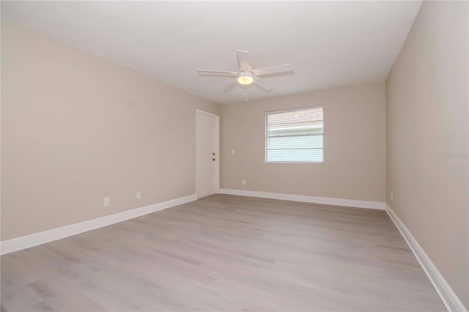 Image 14 of 32 For 562 Golden Raintree Place