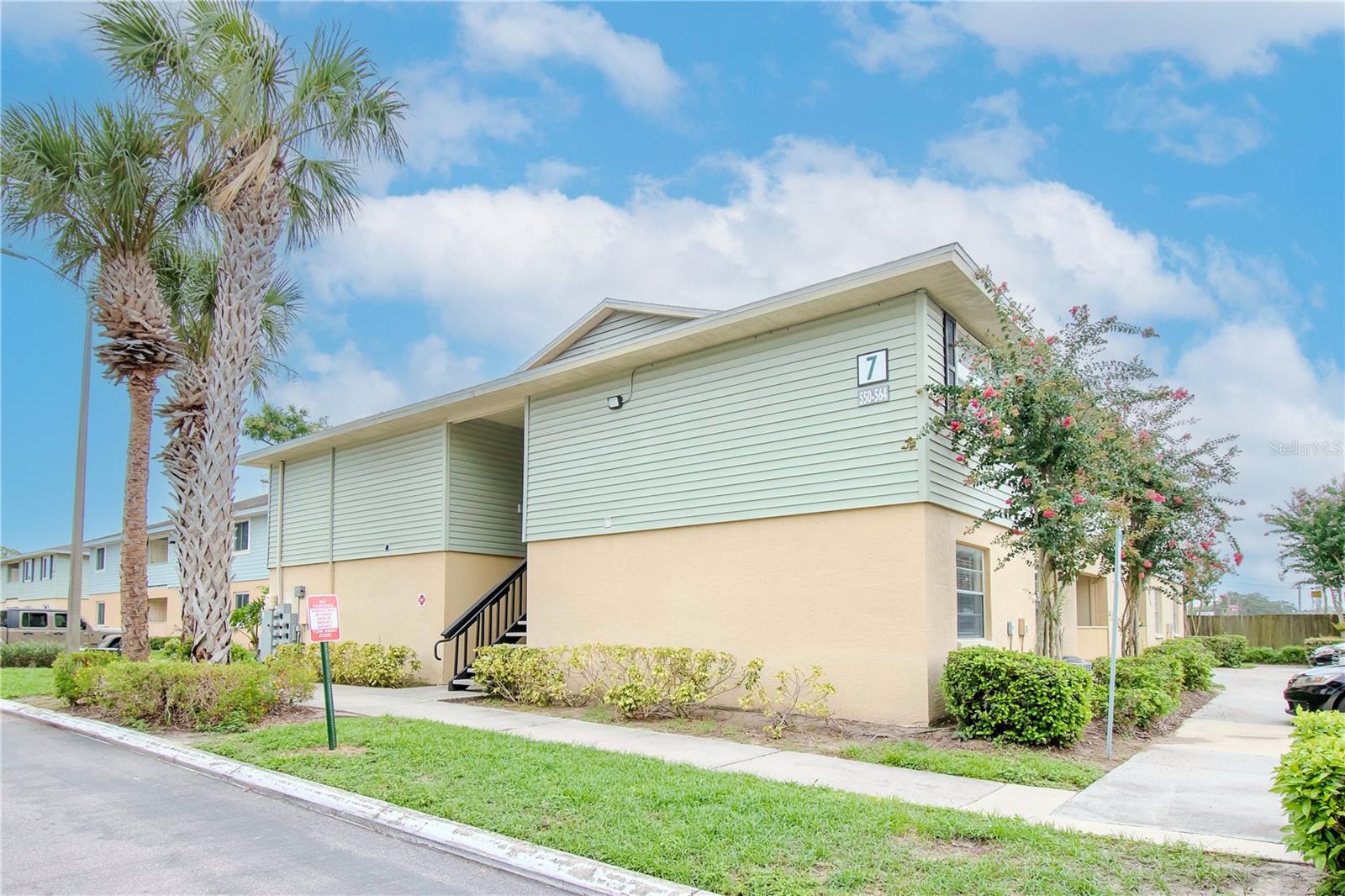 Image 9 of 32 For 562 Golden Raintree Place
