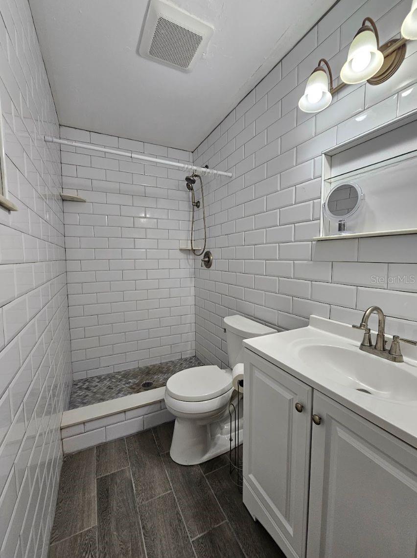 Image 10 of 22 For 855 Candyce Avenue