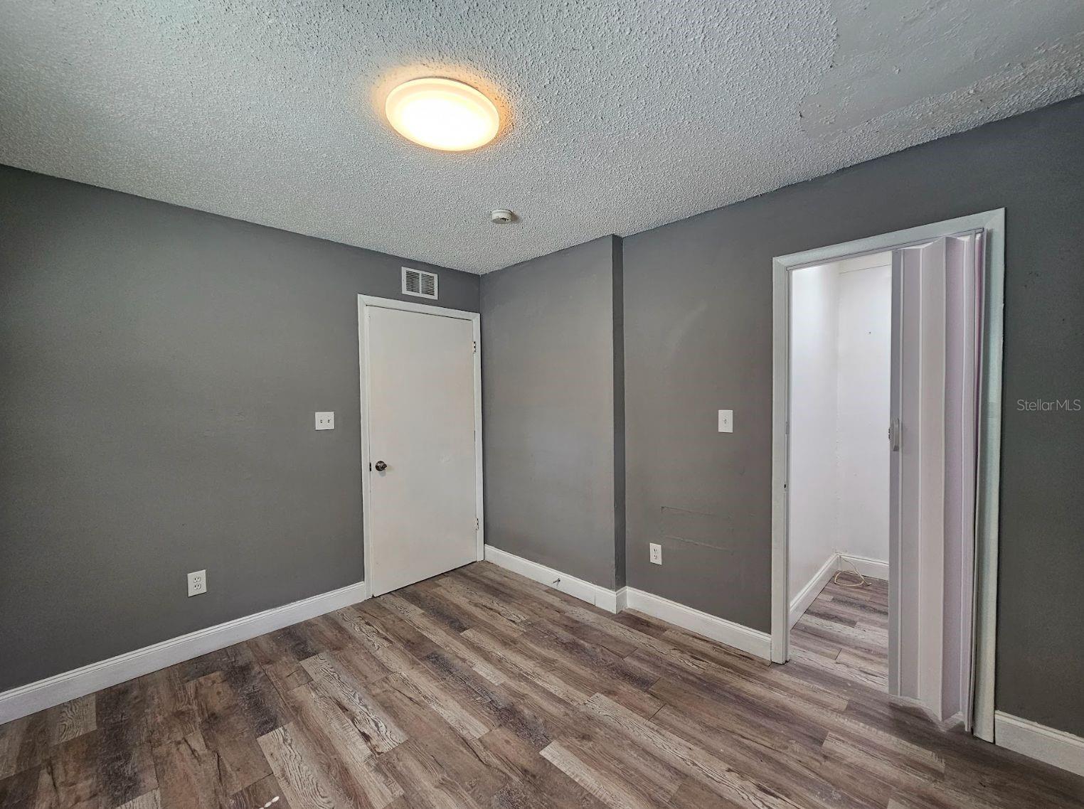 Image 13 of 22 For 855 Candyce Avenue