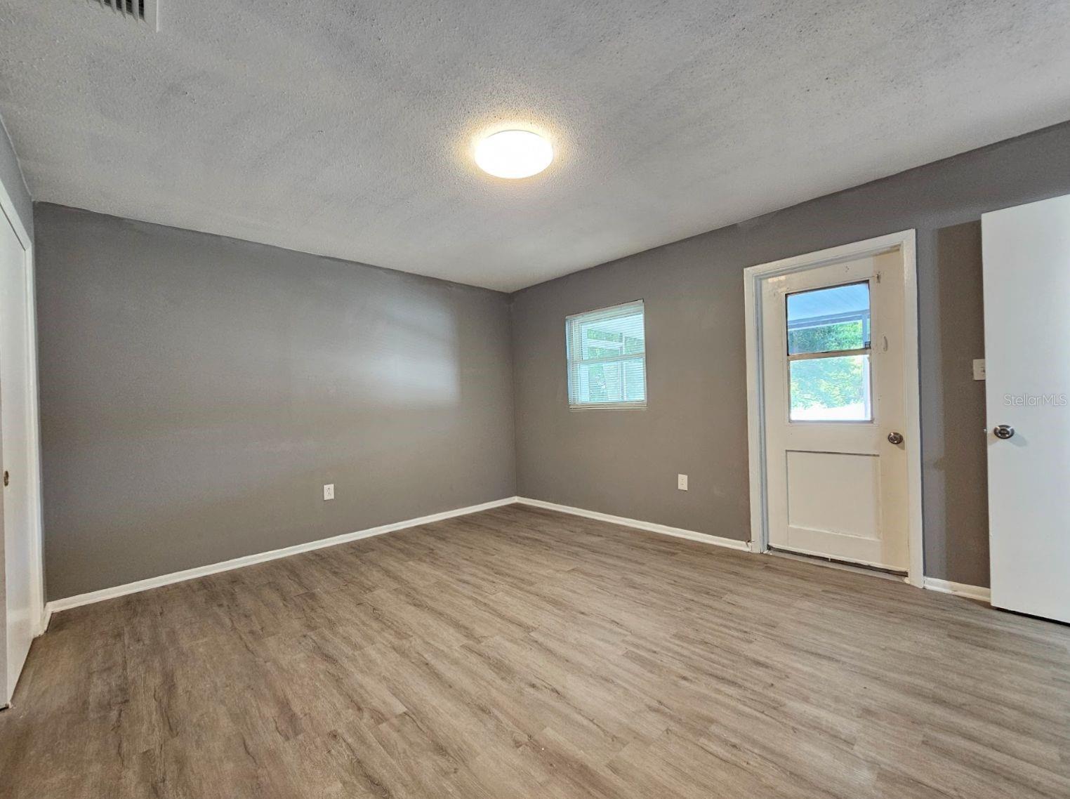 Image 17 of 22 For 855 Candyce Avenue