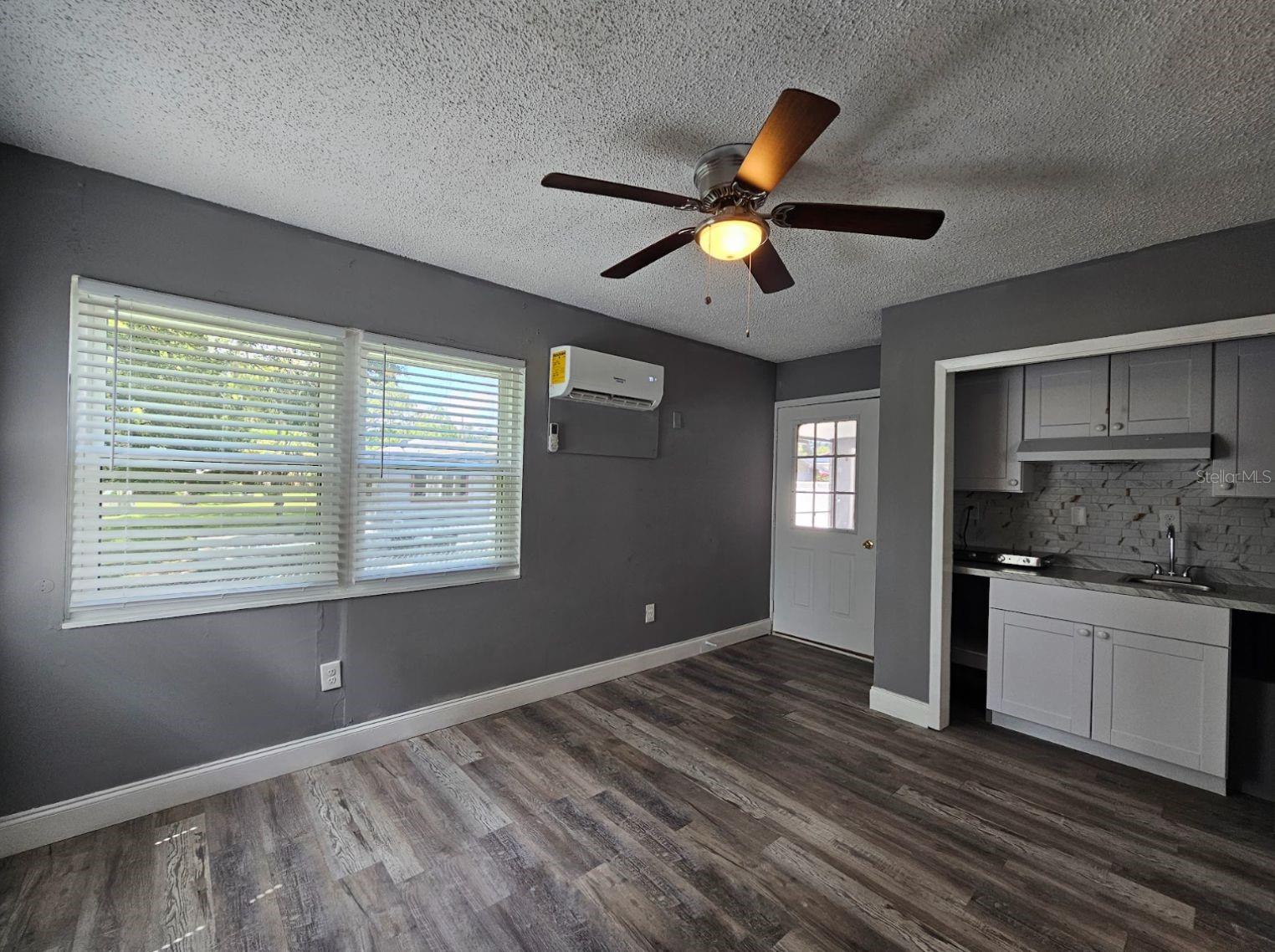 Image 19 of 22 For 855 Candyce Avenue
