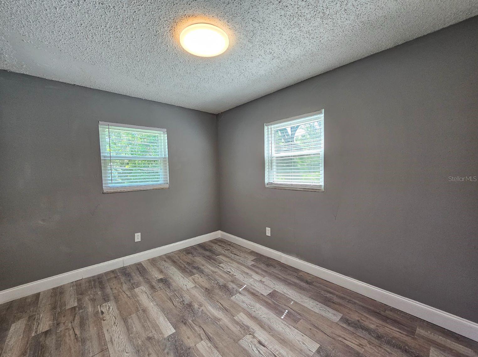 Image 5 of 22 For 855 Candyce Avenue