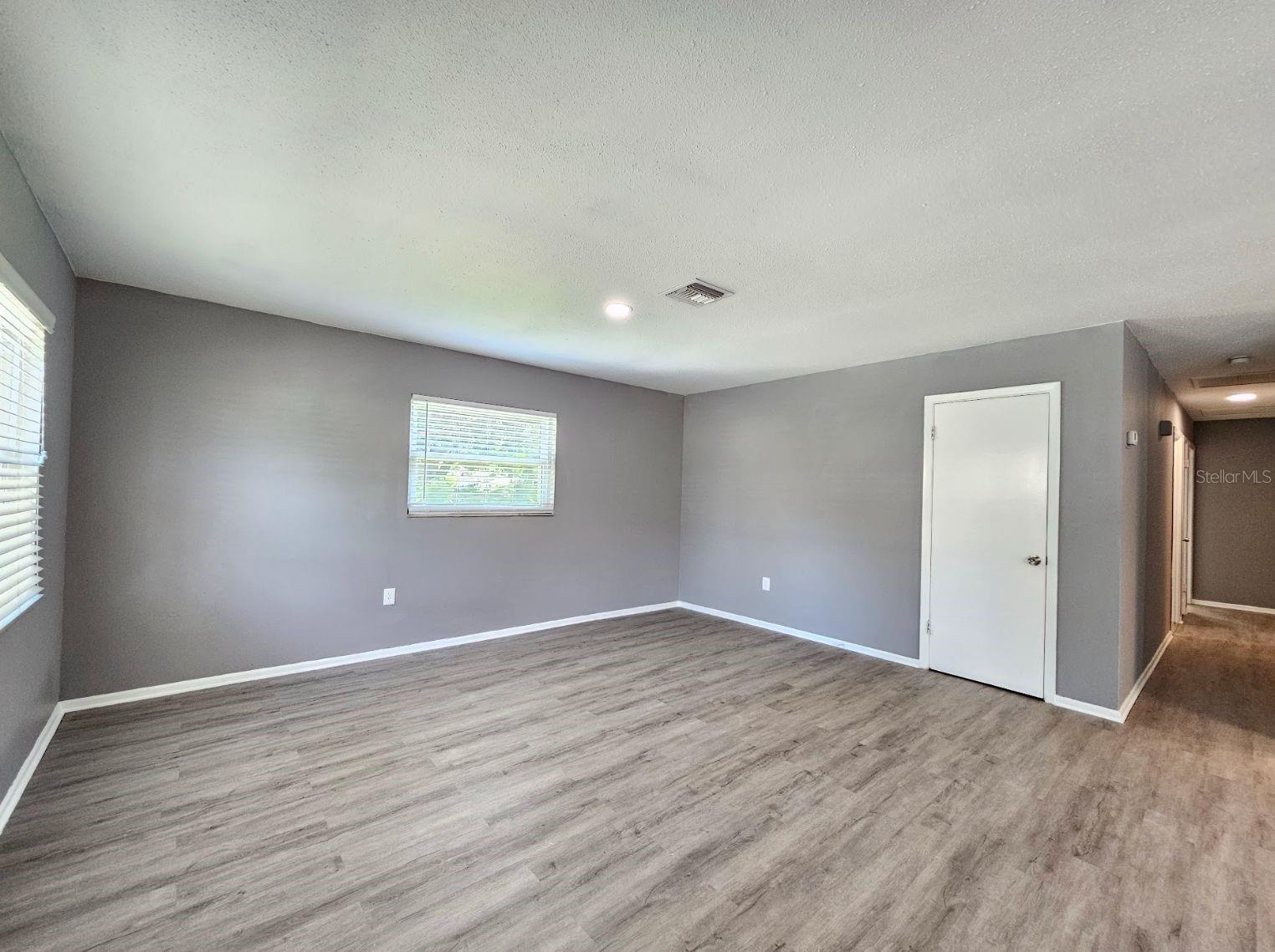 Image 9 of 22 For 855 Candyce Avenue