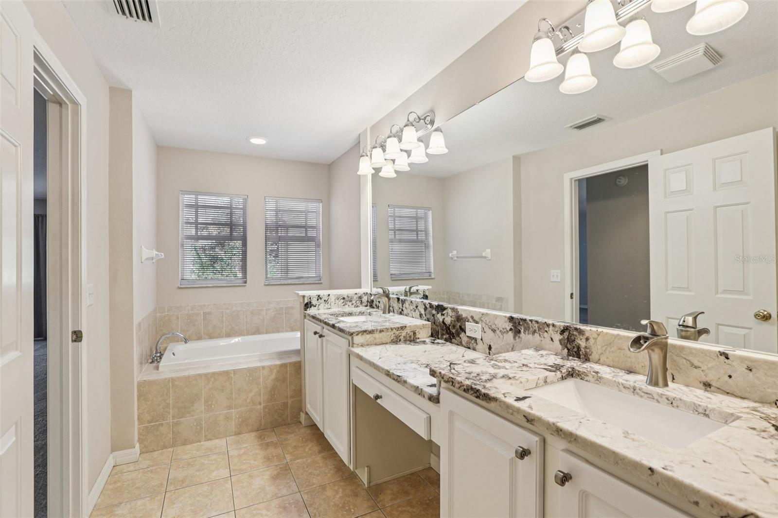 Image 19 of 35 For 207 Arbor Shade Court