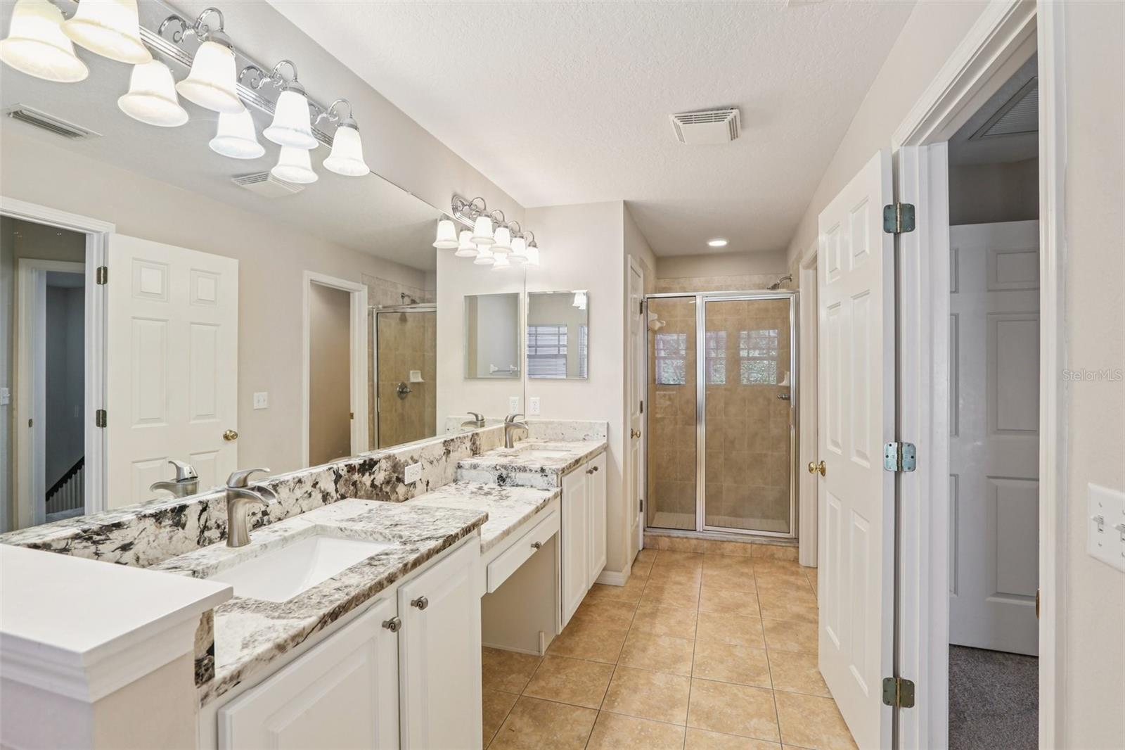 Image 20 of 35 For 207 Arbor Shade Court