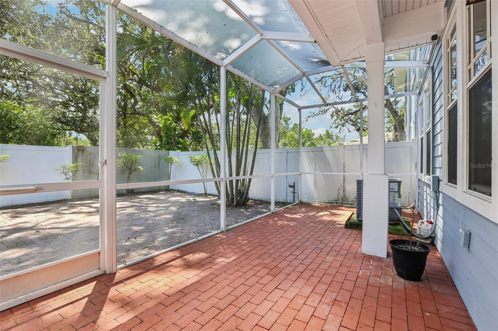 Image 7 of 35 For 207 Arbor Shade Court