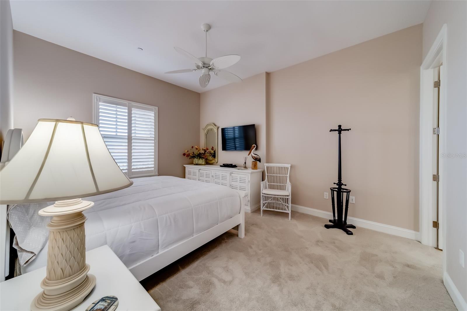 Image 11 of 81 For 202 Windward Passage 604